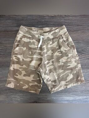 Old navy boys camo shorts M 8